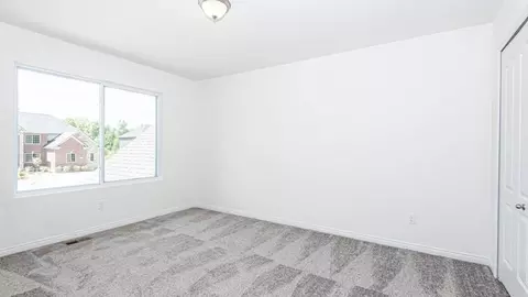 Bedroom - 930 E Drahner Rd, Oxford, MI 48371 photo 3 of 7
