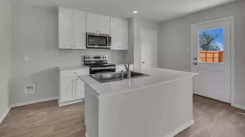 Kitchen - 504 Wild Goose Dr, Luling, TX 78648 photo 1 of 6