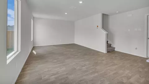 Living - 504 Wild Goose Dr, Luling, TX 78648 photo 3 of 5