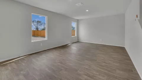 Living - 504 Wild Goose Dr, Luling, TX 78648 photo 2 of 5