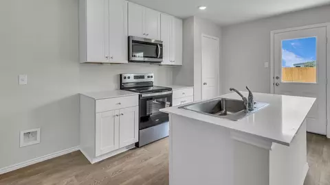 Kitchen - 504 Wild Goose Dr, Luling, TX 78648 photo 2 of 6