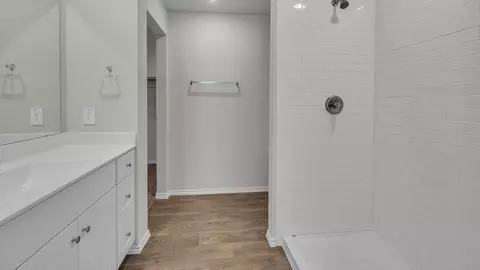 Bath - 504 Wild Goose Dr, Luling, TX 78648 photo 1 of 5