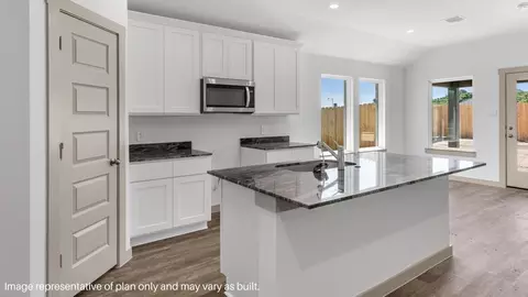 Kitchen - 13 Robin Ct, Angleton, TX 77515 photo 1 of 5