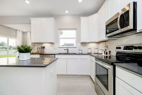 Kitchen - 965 Ty Dr, Lithopolis, OH 43136 photo 3 of 10