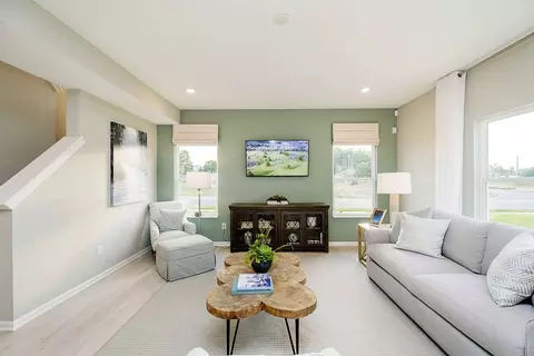 Living - 965 Ty Dr, Lithopolis, OH 43136 photo 2 of 8