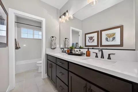 Bath - 2932 Meadow Sedge Ave, Roseville, CA 95747 photo 12 of 25