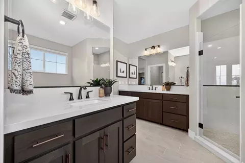 Bath - 2932 Meadow Sedge Ave, Roseville, CA 95747 photo 4 of 25