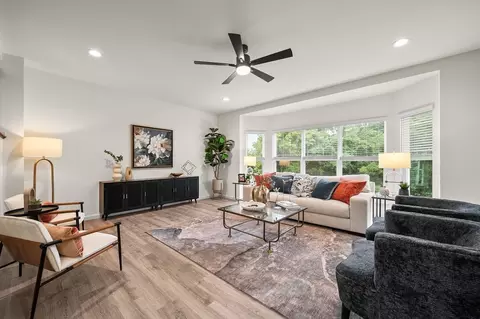 Living - 1308 Hillside Ct, Rolla, MO 65401 photo 4 of 14