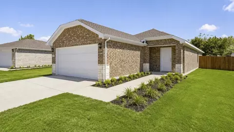 1915 Glory Dr, Bonham, TX 75418