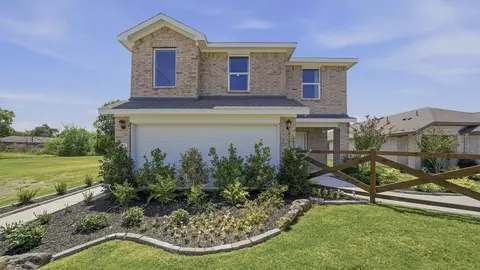 Exterior - 1915 Glory Dr, Bonham, TX 75418 photo 2 of 4