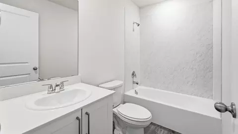 Bath - 1915 Glory Dr, Bonham, TX 75418 photo 3 of 3