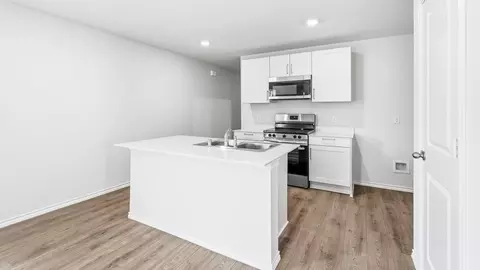 Kitchen - 1915 Glory Dr, Bonham, TX 75418 photo 2 of 4
