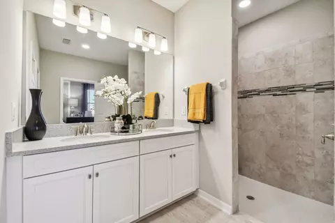 Bath - 2225 Anderson Snow Rd, Spring Hill, FL 34609 photo 1 of 4