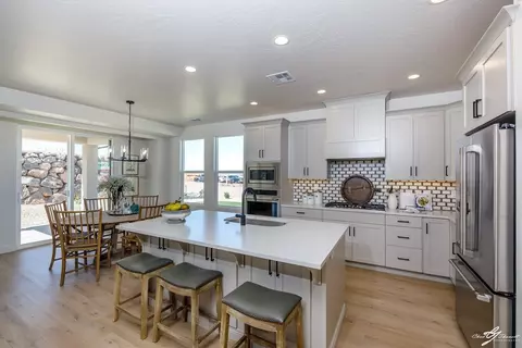 Kitchen - 1356 N Rustico Dr, Washington, UT 84780 photo 3 of 3