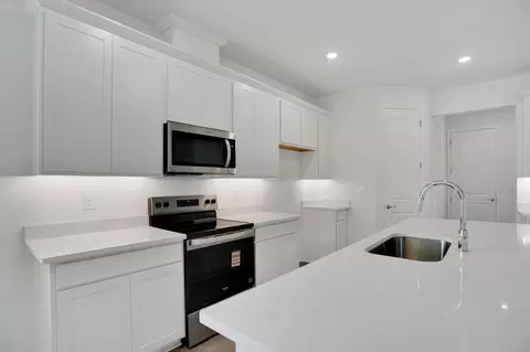 Kitchen - 7418 Sea Manatee St, Parrish, FL 34219 photo 3 of 6