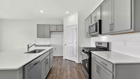 Kitchen - 910 Comice Pear Way, Willow Spring, NC 27592 photo 1 of 8