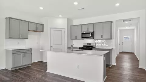 Kitchen - 910 Comice Pear Way, Willow Spring, NC 27592 photo 5 of 8
