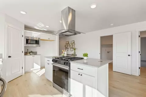 Kitchen - 61797 SE Camellia St, Bend, OR 97702 photo 4 of 17