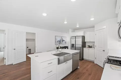 Kitchen - 61797 SE Camellia St, Bend, OR 97702 photo 5 of 17