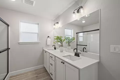 Bath - 61797 SE Camellia St, Bend, OR 97702 photo 3 of 8