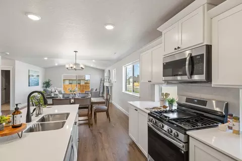 Kitchen - 61797 SE Camellia St, Bend, OR 97702 photo 7 of 17