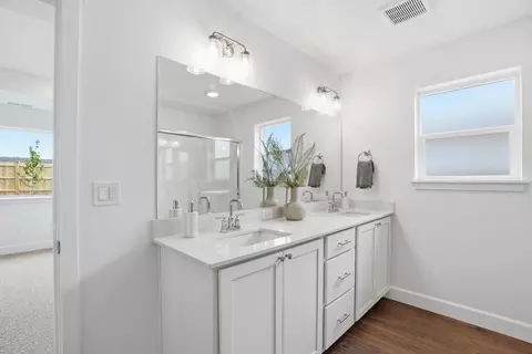 Bath - 61797 SE Camellia St, Bend, OR 97702 photo 1 of 8