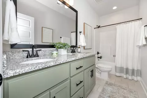 Bath - Hickory Cove Way, Gurley, AL 35748 photo 3 of 3