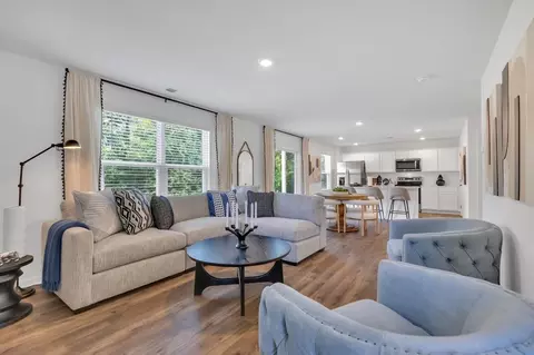 Living - 1002 Persimmon Holw, Greeneville, TN 37745 photo 3 of 3