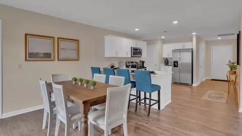 Dining - 1002 Persimmon Holw, Greeneville, TN 37745 photo 2 of 3