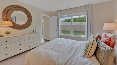 Bedroom - 1002 Persimmon Holw, Greeneville, TN 37745 photo 8 of 10
