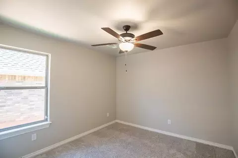 Bedroom - 932 Hydrangea Way, Edmond, OK 73034 photo 3 of 8