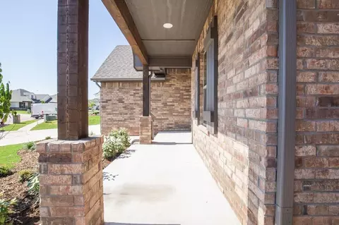 Exterior - 932 Hydrangea Way, Edmond, OK 73034 photo 6 of 27