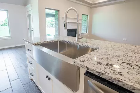 Kitchen - 932 Hydrangea Way, Edmond, OK 73034 photo 2 of 11