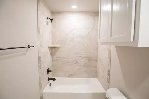 Bath - 932 Hydrangea Way, Edmond, OK 73034 photo 6 of 12