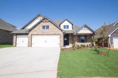 Exterior - 932 Hydrangea Way, Edmond, OK 73034 photo 3 of 27