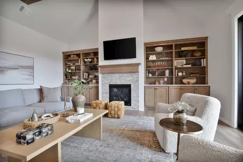 Living - 932 Hydrangea Way, Edmond, OK 73034 photo 12 of 14