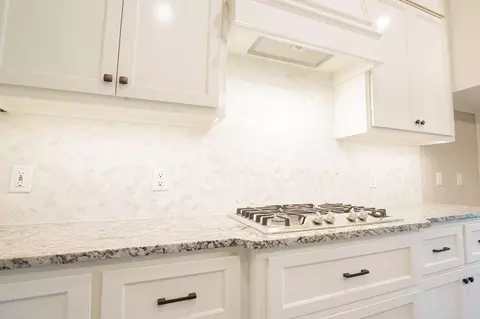 Kitchen - 932 Hydrangea Way, Edmond, OK 73034 photo 1 of 11