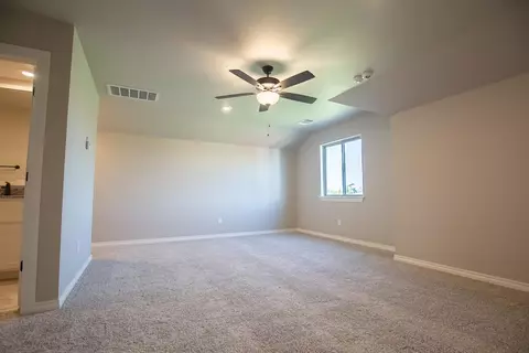 Bedroom - 932 Hydrangea Way, Edmond, OK 73034 photo 5 of 8