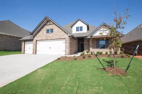 Exterior - 932 Hydrangea Way, Edmond, OK 73034 photo 4 of 27