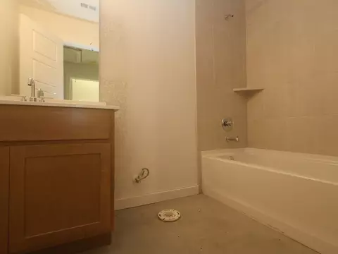 Bath - 628 Falling Cave Dr, Willis, TX 77378 photo 6 of 27