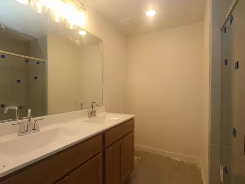 Bath - 628 Falling Cave Dr, Willis, TX 77378 photo 7 of 27