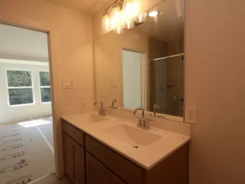 Bath - 628 Falling Cave Dr, Willis, TX 77378 photo 11 of 27