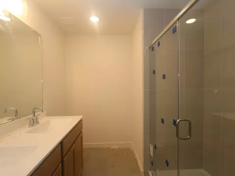 Bath - 628 Falling Cave Dr, Willis, TX 77378 photo 8 of 27