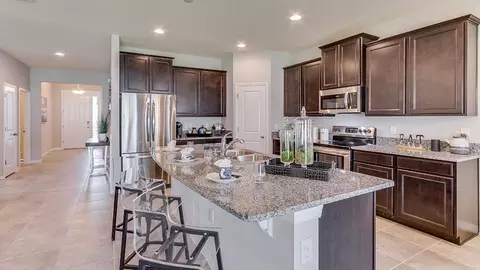Kitchen - 10422 Charlotte Dr, Parrish, FL 34219 photo 2 of 3
