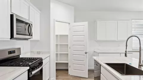 Kitchen - 2912 W Stearn Ave, Apache Junction, AZ 85120 photo 4 of 10