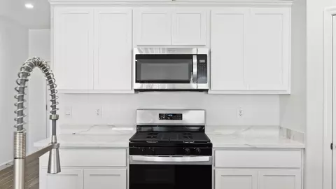 Kitchen - 2912 W Stearn Ave, Apache Junction, AZ 85120 photo 3 of 10