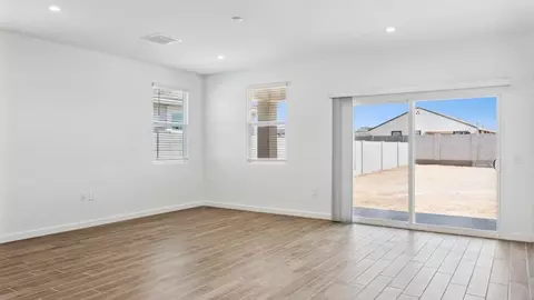 Living - 2912 W Stearn Ave, Apache Junction, AZ 85120 photo 1 of 6