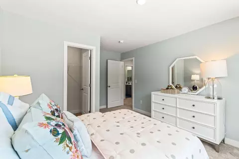 Bedroom - 10 Pleasant Hill Blvd, Franklin, OH 45005 photo 10 of 12
