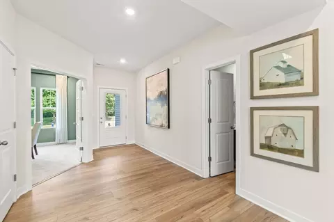 Entry Way - 10 Pleasant Hill Blvd, Franklin, OH 45005 photo 5 of 11