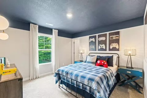 Bedroom - 10 Pleasant Hill Blvd, Franklin, OH 45005 photo 11 of 12